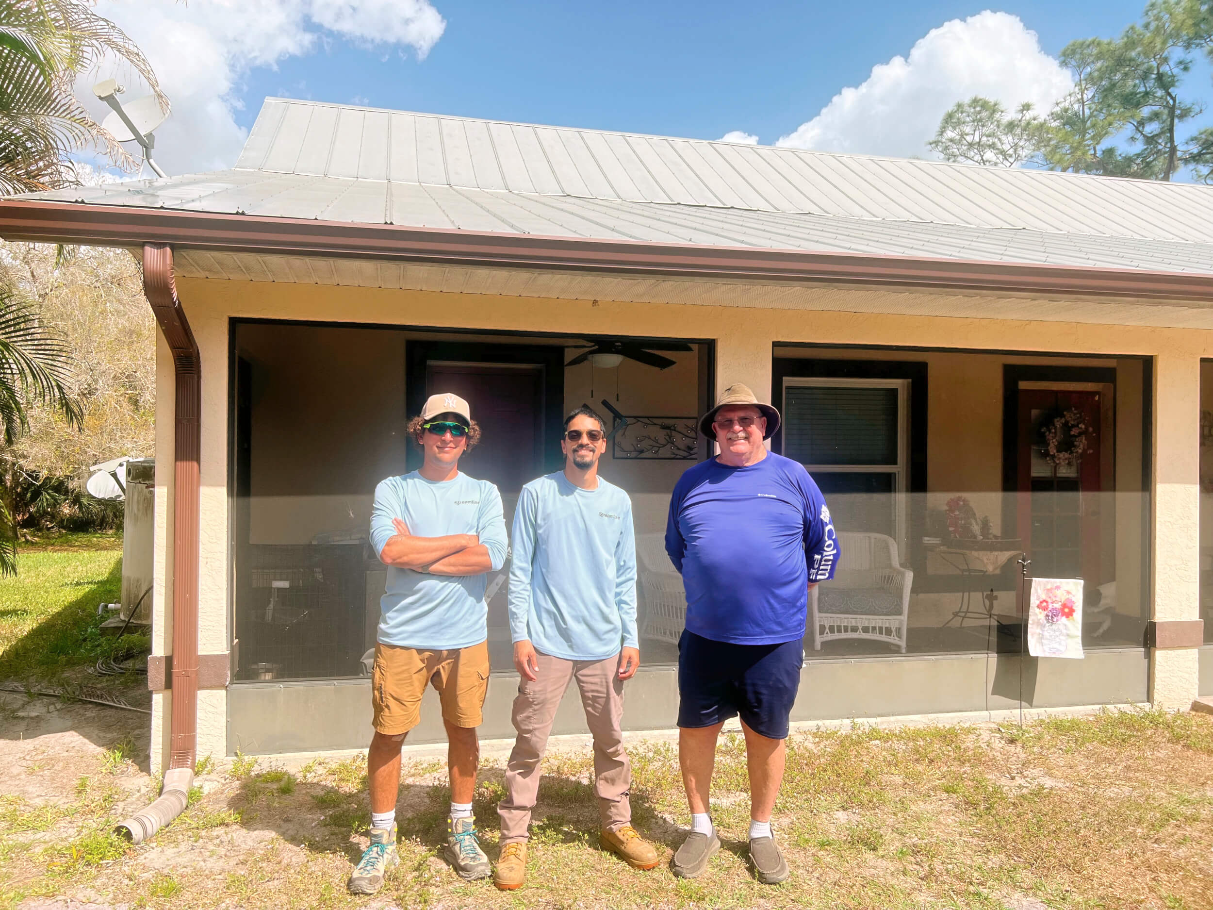 Streamline Internet technicians with a happy customer after installation in Felda, FL